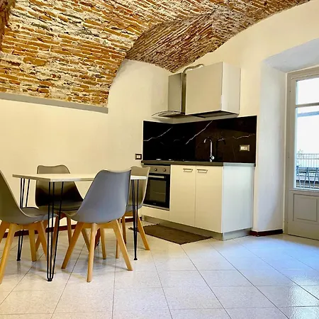 Lungolago Apartment
